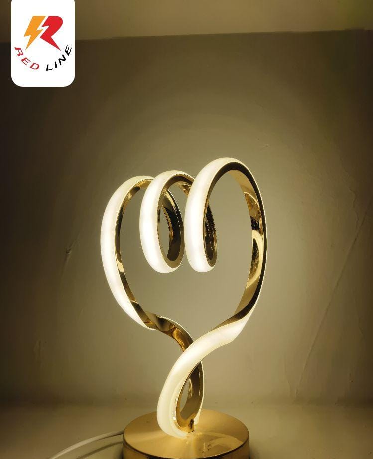 نجفة بتصميم عصري على شكل حلقات متداخلة بلون ذهبي أنيق